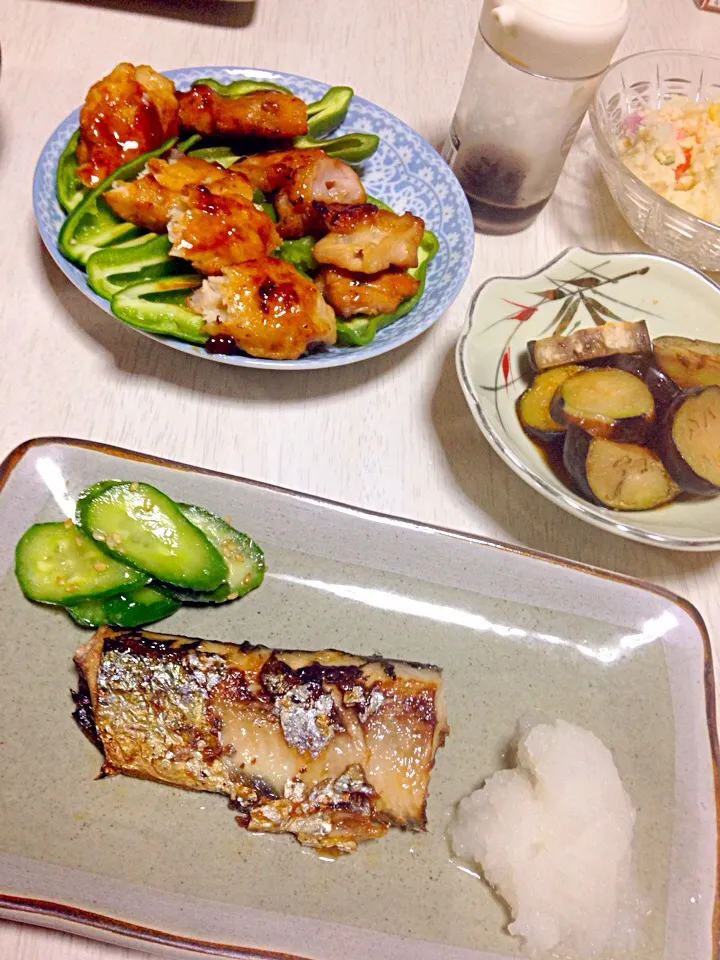 晩御飯〜秋刀魚、茄子の煮びたし、ポテトサラダ、孤独のグルメ風焼き鳥、肉じゃが|あやにん食堂さん