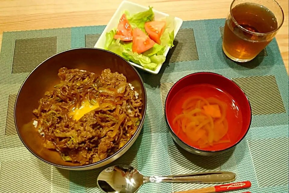 すき焼き丼
サラダ
すまし汁|yuiさん