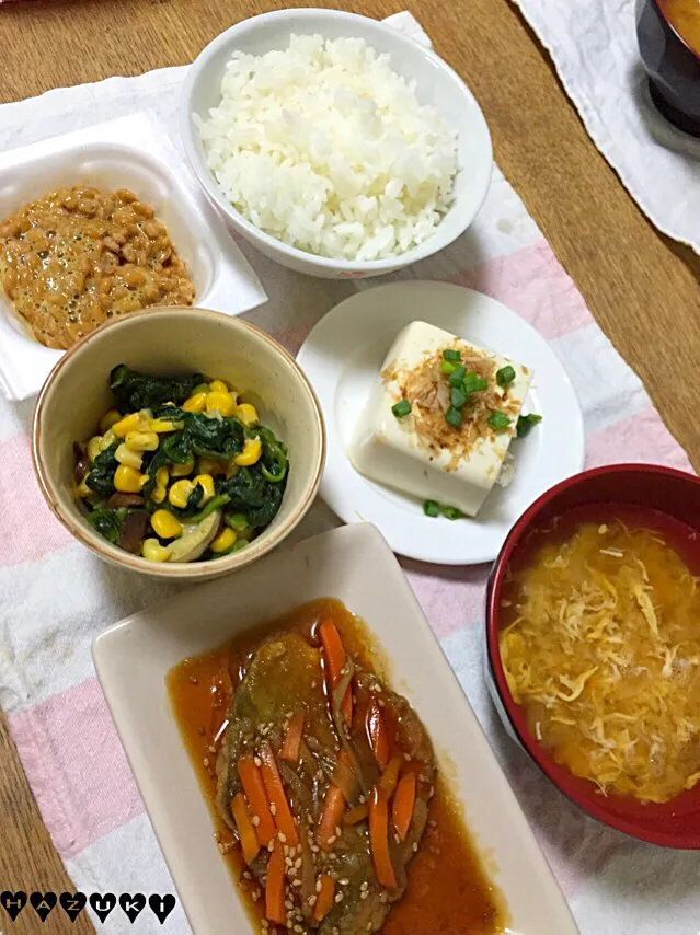 9/14(月)晩ごはん♡鯖のあんかけ煮  ほうれん草とコーンのバター炒め  冷や奴  納豆  ご飯  玉ねぎと卵の味噌汁|⁑葉月⁑さん