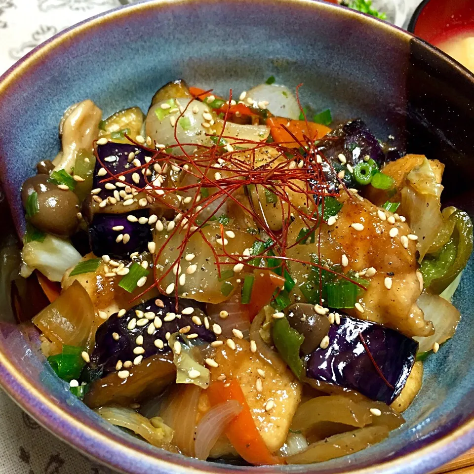 Snapdishの料理写真:ナスと鶏胸肉の酢鶏風炒め丼|カウンター嬢さん