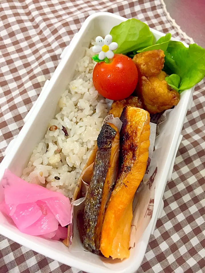 Snapdishの料理写真:鮭弁当|くるみるくさん