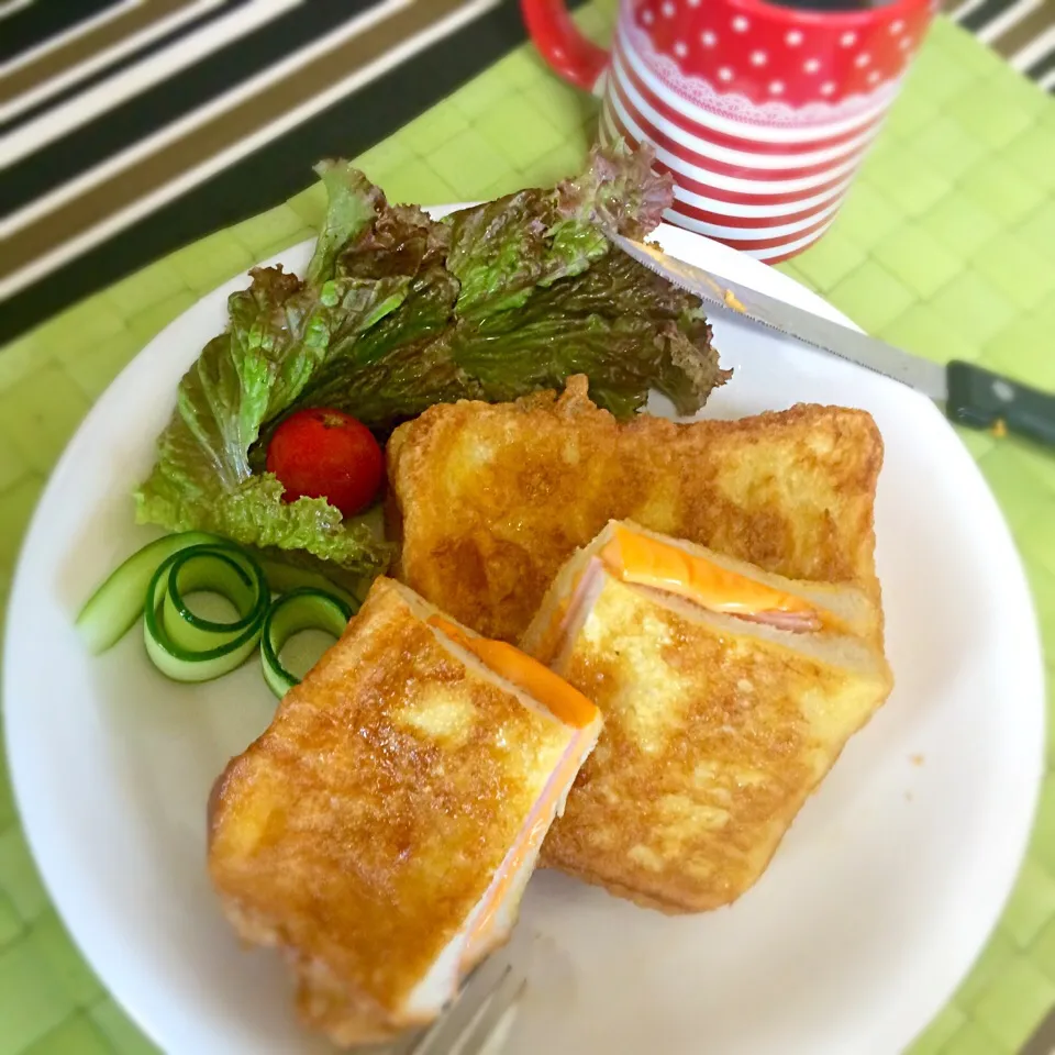 Italian style sandwich with ham and cheddar cheese inside rush.hr. Good morning Tuesday have a wonderful day everyone (*^_^*)|Babyluv Cabrera Ocampoさん