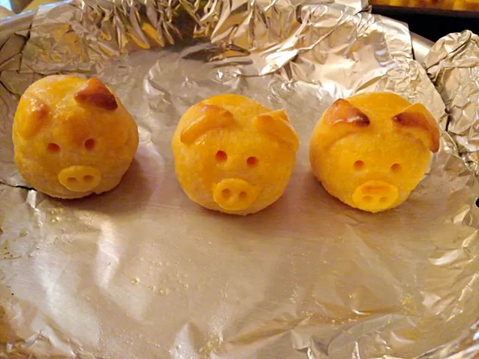 Custard Mooncakes - pig pig|kchumさん