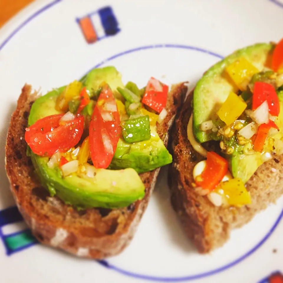 朝ごぱん アボカドと野菜サルサのタルティーヌ|kctreeさん