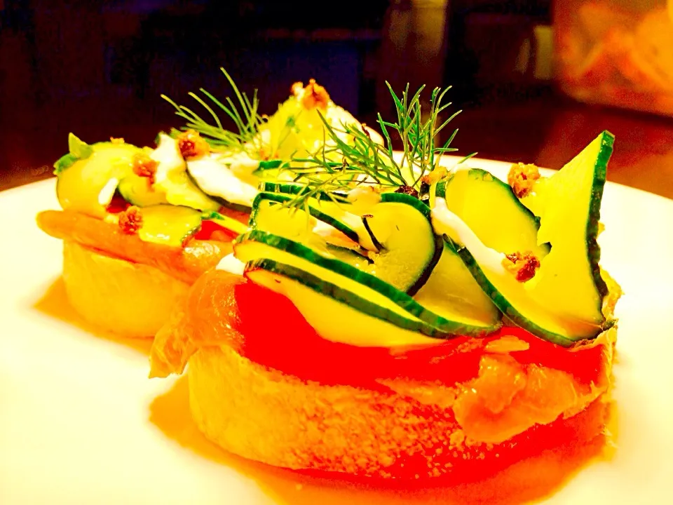 Cured sockeye salmon with pickled cucumbers. Dill creme fraiche|shaun spoonerさん