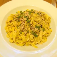 Fettuccine with tuna and peas in a light cream sauce - so simple, so good!|West Coast Southernerさん