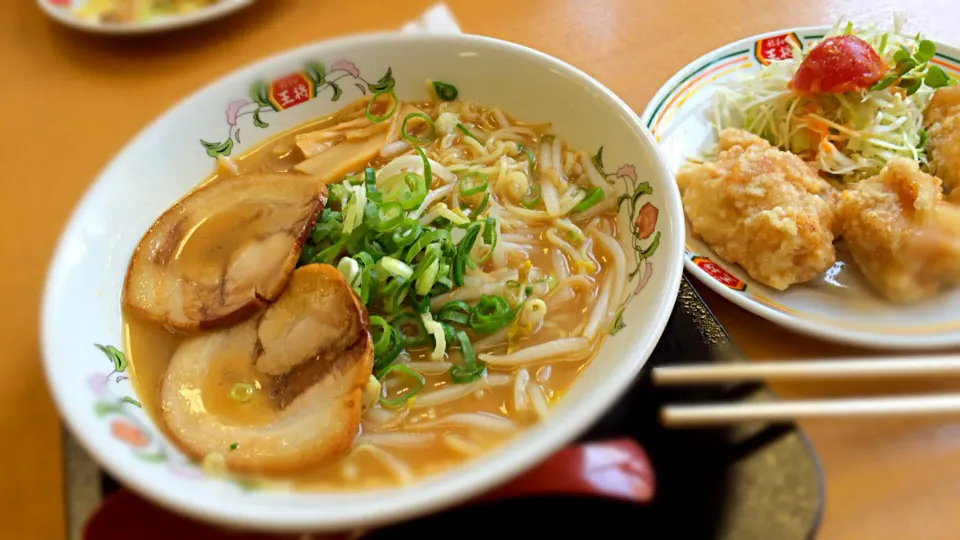 京都 王将
ラーメン&鶏の唐揚げ|Hiro Yanさん