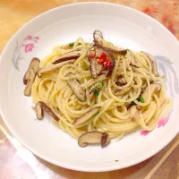 意大利面配香菇spaghetti con funghi cinese|Marx Wangさん