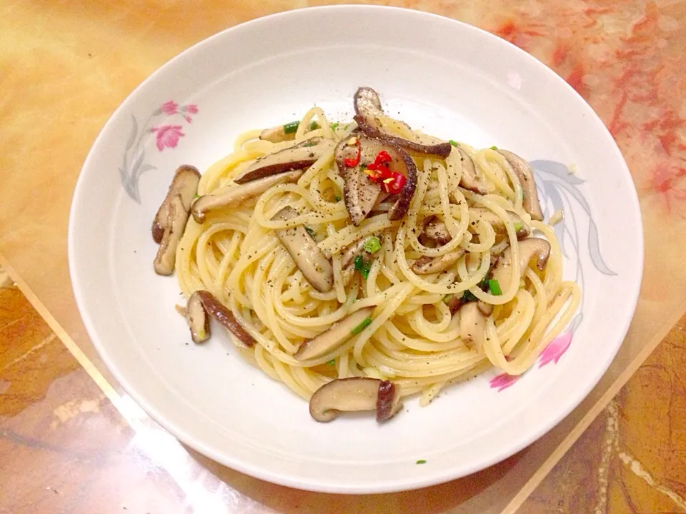 意大利面配香菇spaghetti con funghi cinese|Marx Wangさん