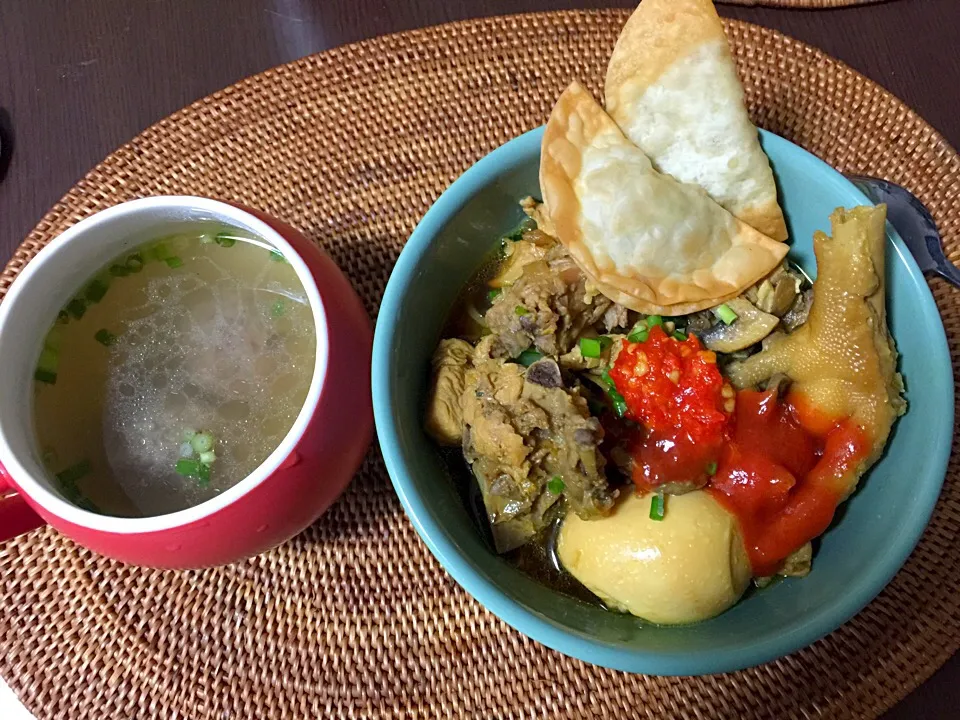 Snapdishの料理写真:Mie ayam tulang kuah bakso kumplit|yeni kartikasariさん