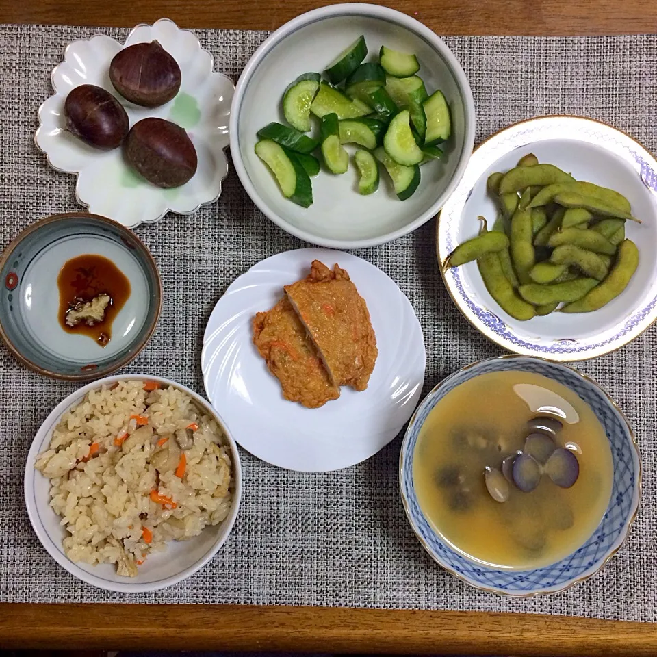 27.9.15 炊き込みご飯、さつま揚げと生姜醤油、枝豆、しじみの味噌汁、きゅうりの漬物、栗|ponhoppelさん