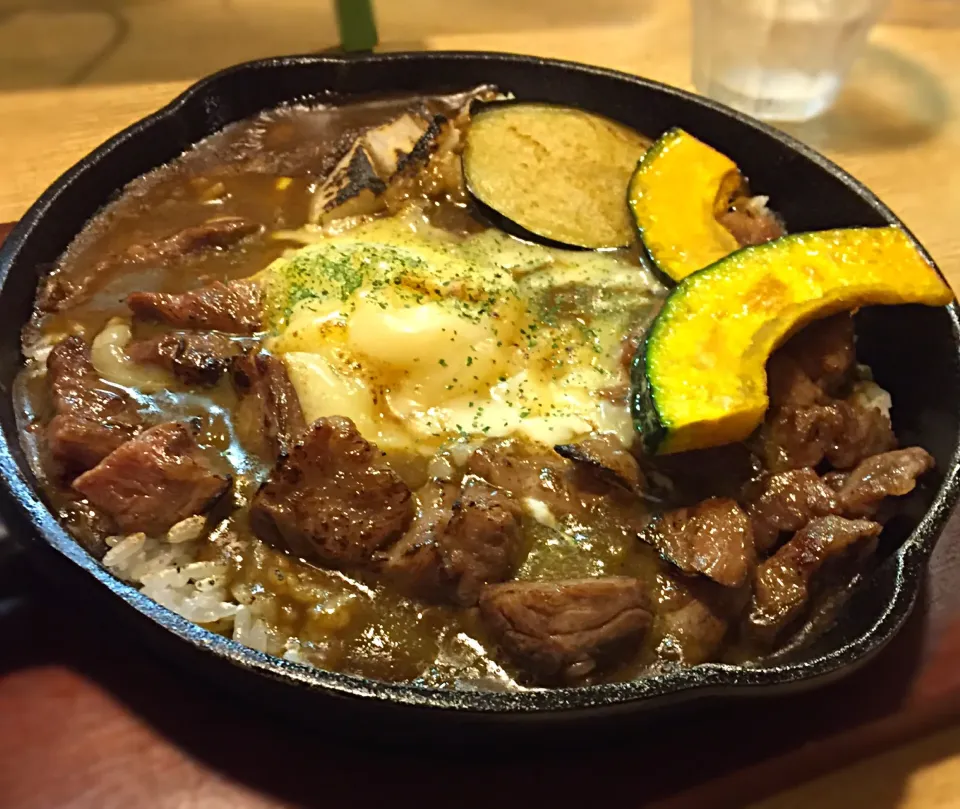 緊急沐浴会のシメはカレー屋さんなのでカレーを頂きましたわ🍛まぁ、私は四分の一ほど食べただけなので…ダイエットの障害にはなって無いはず…はず…はず…ず…ず…😢|にゃあ（芸名）さん