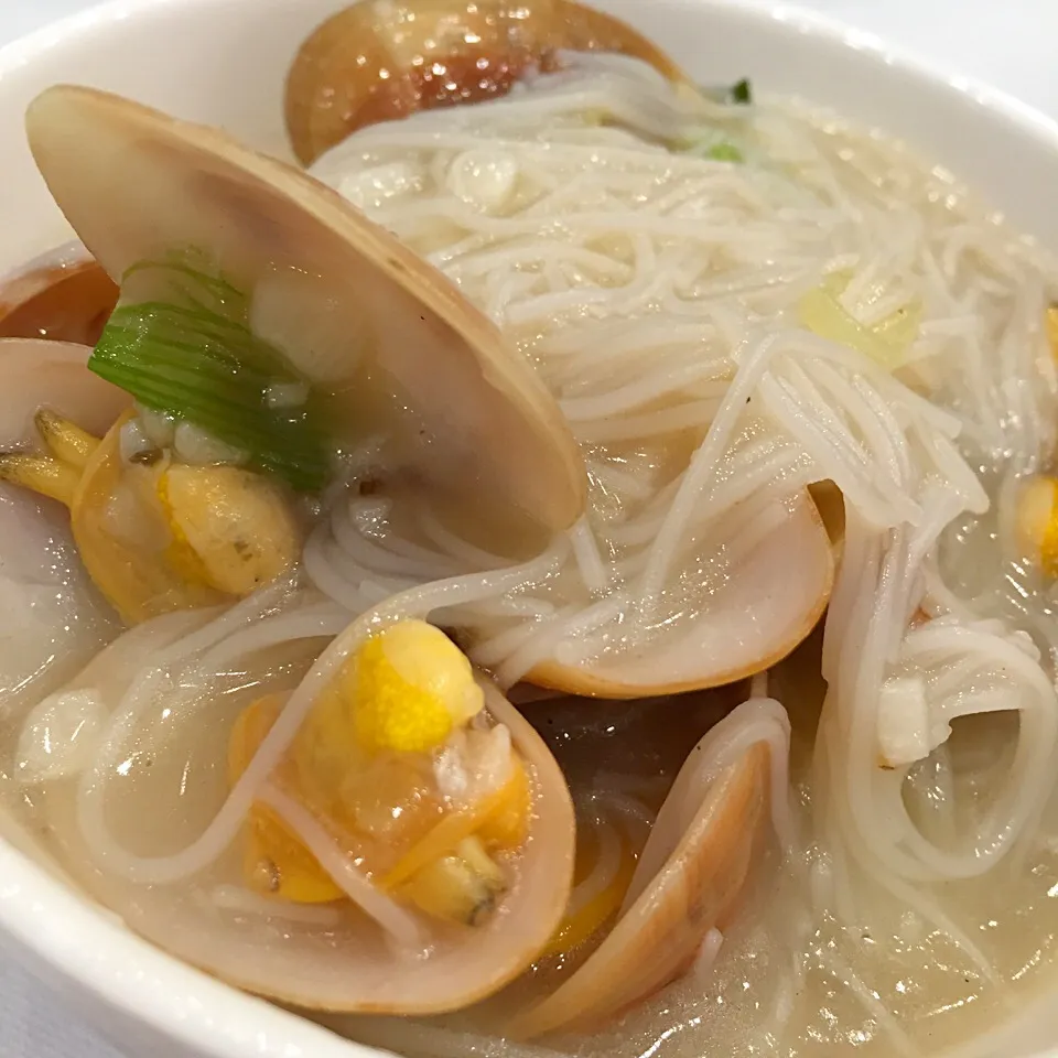 Snapdishの料理写真:clams with beehoon|hweeyhさん