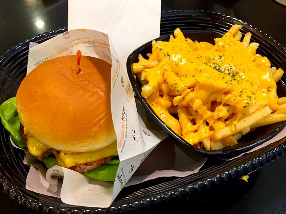 Omakase burger with cheese fries|sgさん