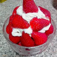 Snapdishの料理写真:Fraises à la crème|Tangさん