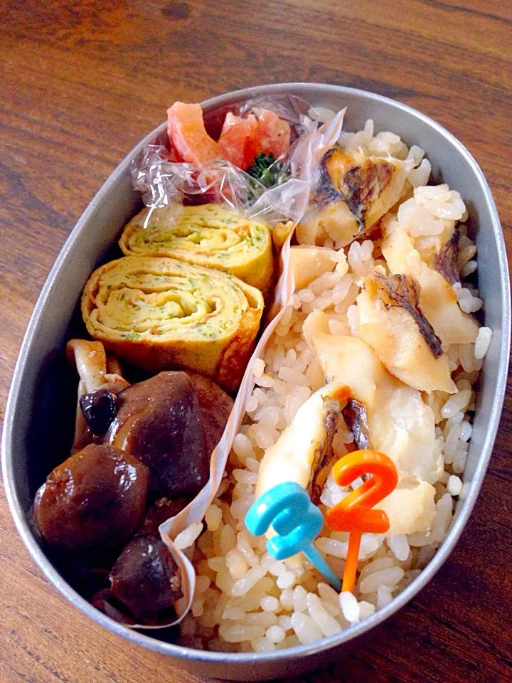 6歳の娘へ 鯛飯サイコロステーキ青海苔卵焼パセリトマトで大人弁当|x19mgさん