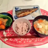 鯖の塩焼き☆がんもと野菜の煮物☆豚汁☆雑穀米☆|まるこさん