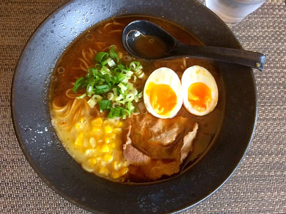 Snapdishの料理写真:朝の8時から 味噌ラーメン♪ スープは ひであにさんのレシピから♡|yokoさん