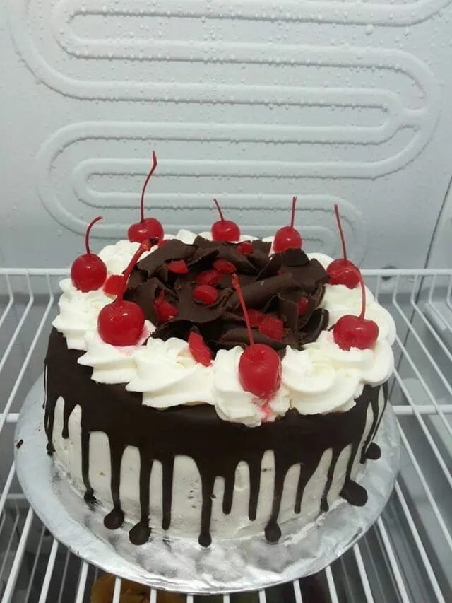 chocolate cherry ice cream cake|CHUENCHAIさん