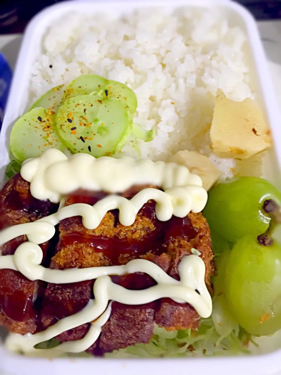 パパお弁当🍱  🐷豚カツ  マヨソース キャベツの千切り  筍おかか煮  高山キュウリの漬け物|ch＊K*∀o(^^*)♪さん