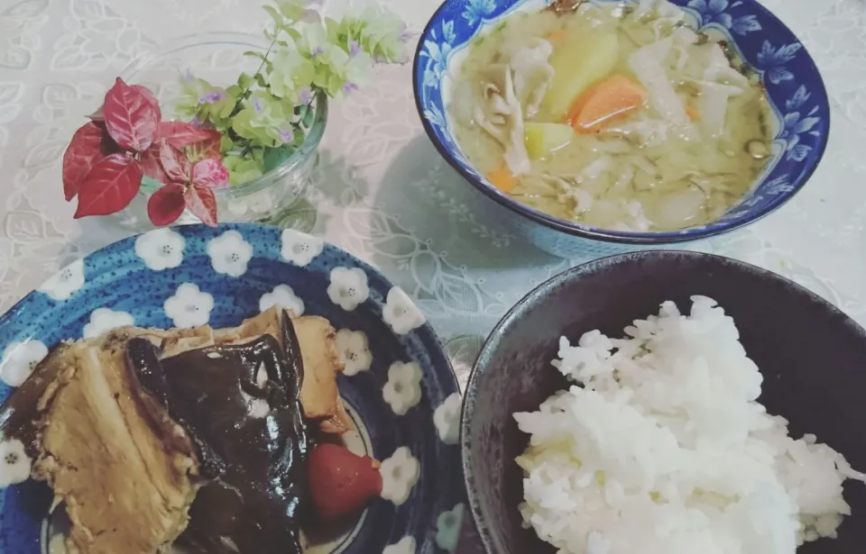 Snapdishの料理写真:あら煮、豚汁定食|honda sanaeさん