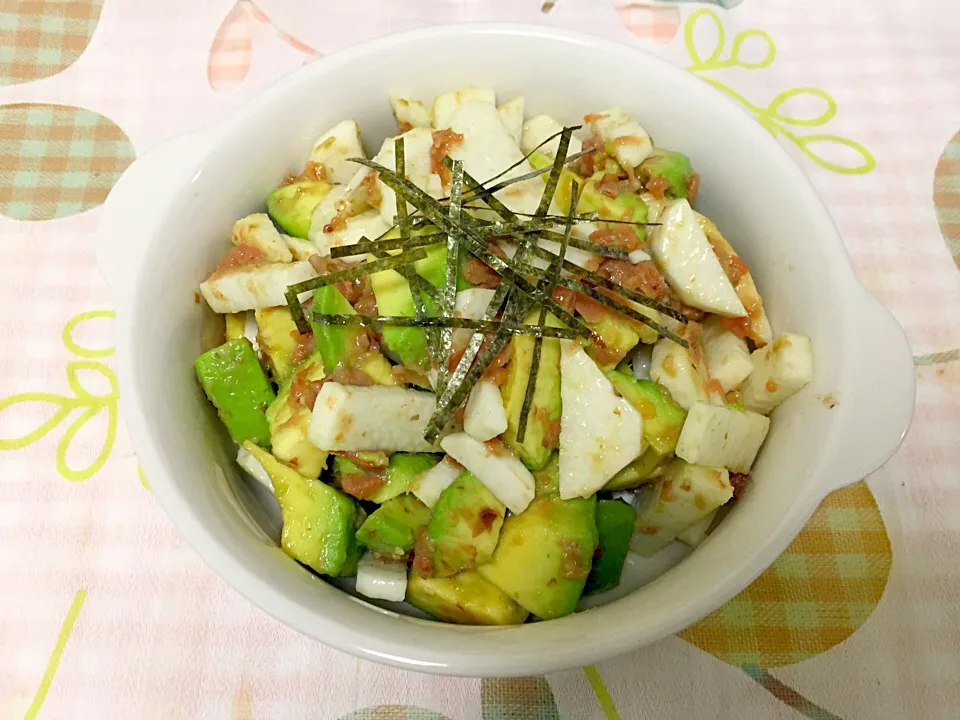 長芋とアボカドの梅鰹和え|もたぷーさん