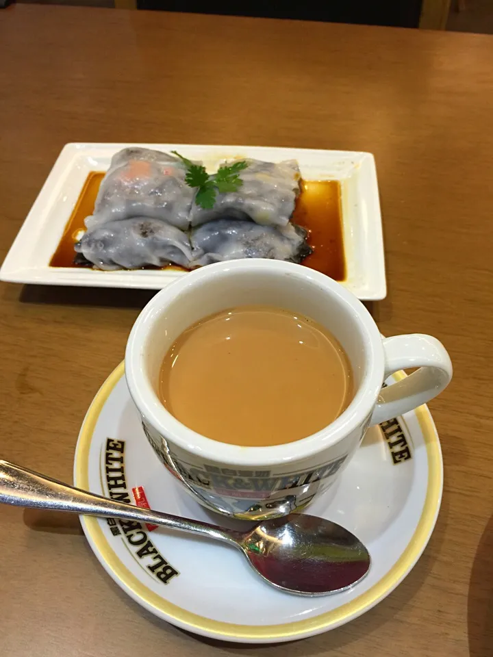 Snapdishの料理写真:一杯奶茶的晚餐☕️|西欧さん