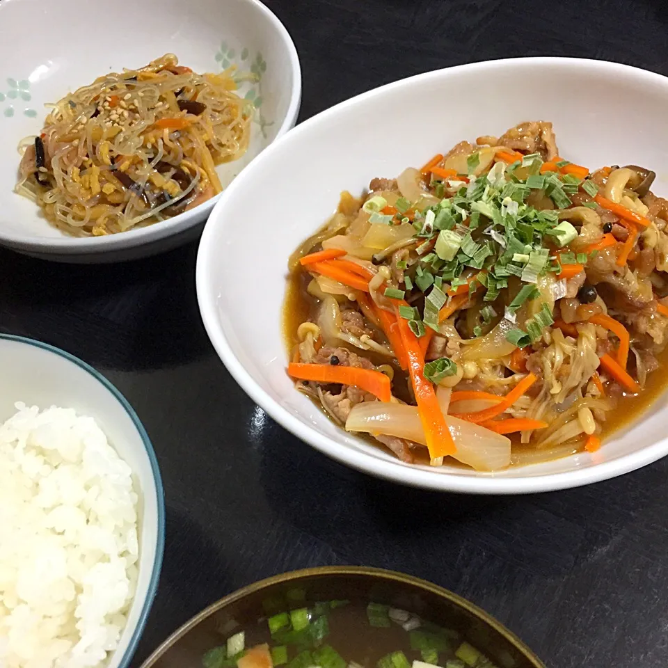 今日の晩ご飯は、豚肉ときのこの南蛮漬け、春雨サラダ、味噌汁。|ゆえさん