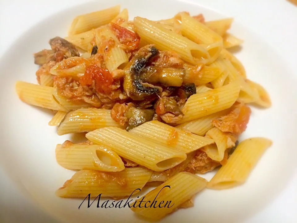 Tuna&eggplant tomato sauce penne

ingredient

tuna,eggplant,home made tomato sauce,
garilc,consomme,olive oil,salt,pepper
Parmigiano-Reggiano|Masakiさん