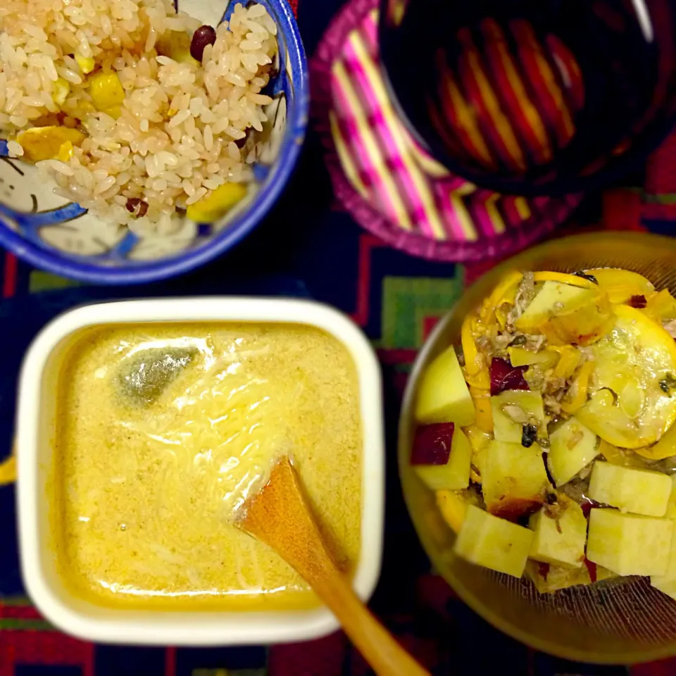 ✳︎栗のお赤飯
✳︎カレー豆乳スープ
✳︎さつま芋とズッキーニ、ツナのサラダ|Kamae MAKITAさん