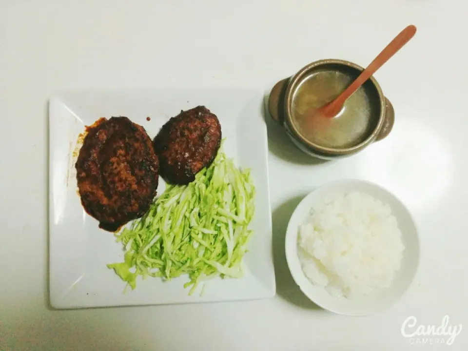 Snapdishの料理写真:#晩ごはん
#ハンバーグ|Yukaaaaさん