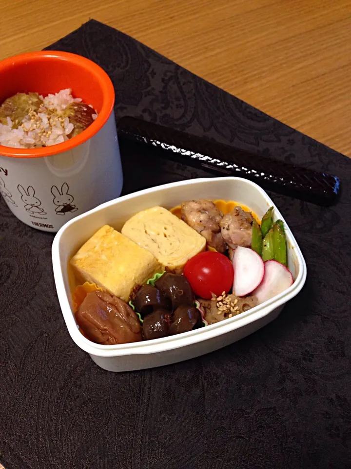 Snapdishの料理写真:栗ご飯弁当|csigapogiさん