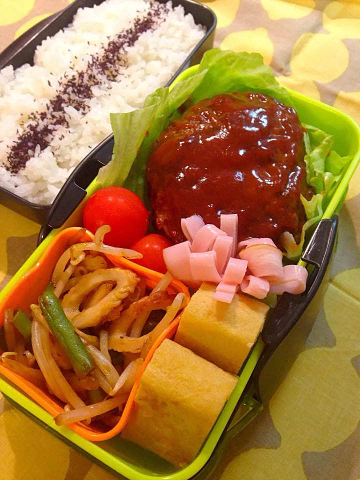 Snapdishの料理写真:2015.9.17 中３男子 我が家のわらじハンバーグ弁当😋|mari-pさん