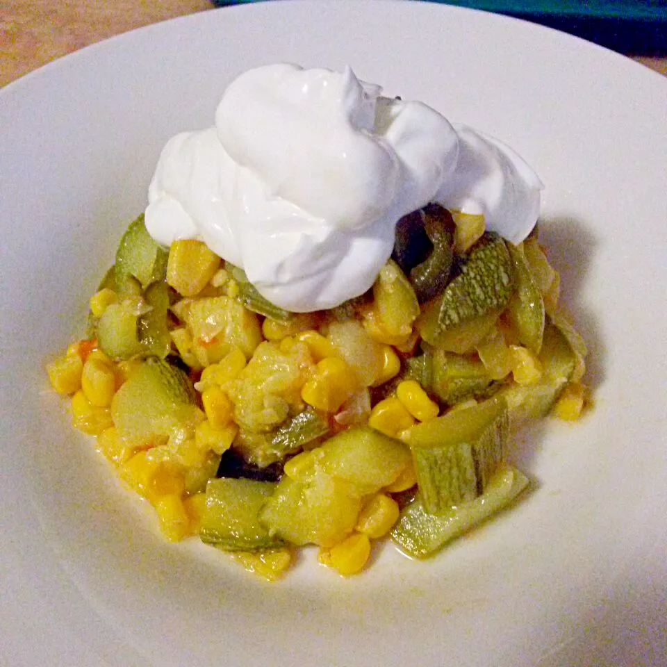 Snapdishの料理写真:corn squash topped with sour cream .|Chef-Jonathan TRさん