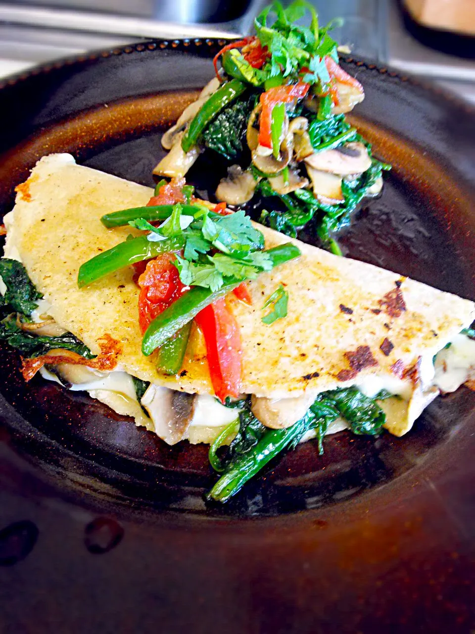 Drunken mushrooms and spinach, topped with saute Serranos and tomatoes. and a handmade quesadilla of it..|Chef-Jonathan TRさん