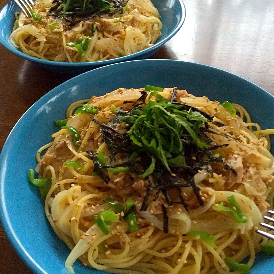 簡単ランチ〜ツナと玉ねぎのニンニク醤油のパスタ〜|ゆうみん（4人の母ちゃん）さん