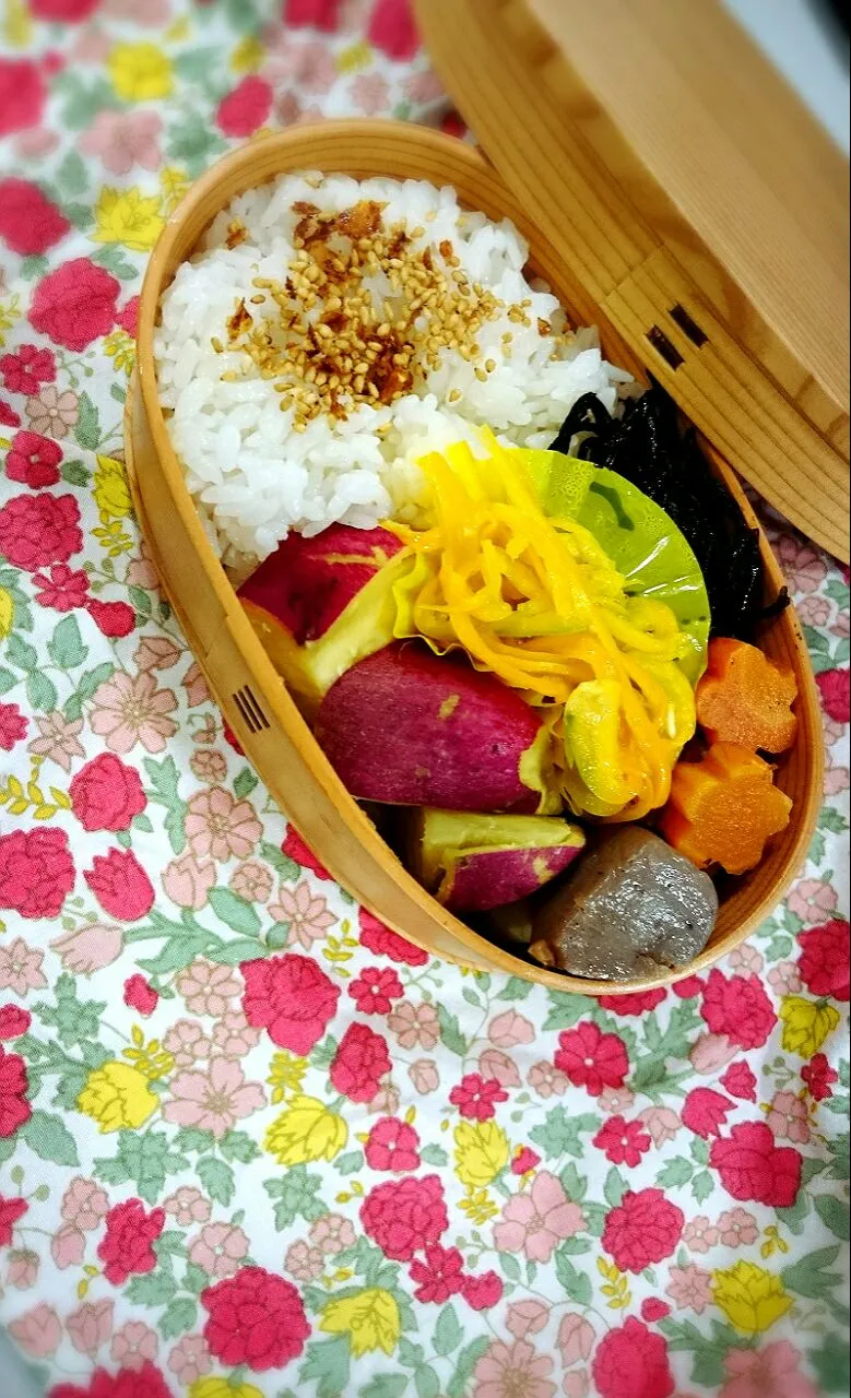 わっぱお弁当
*ひじき、人参、高野豆腐
*こんにゃく
*さつまいも
*パプリカのマリネ|ちーざさん