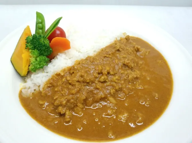 野菜ペーストたっぷりのインドキーマカレー　温野菜添え #シェフごはん|シェフごはんさん