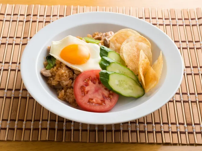 ご家庭にある調味料で☆インドネシア風炒めご飯・ナシゴレン☆ #シェフごはん|シェフごはんさん