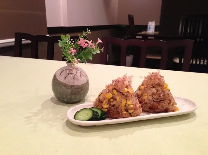 夏にぎり　おかかと焼きトウモロコシの香り #シェフごはん|シェフごはんさん