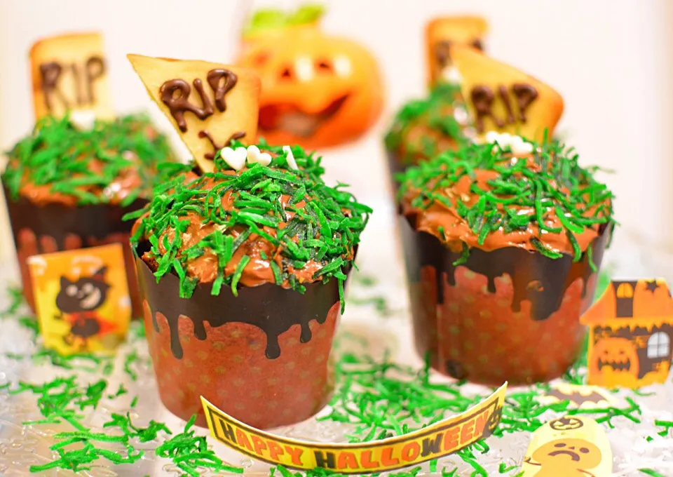 チョコレートカップケーキ🎃 Graveyard Choco Cupcakes 🎃😱🎃😳😎|💖 ジジ 💖さん