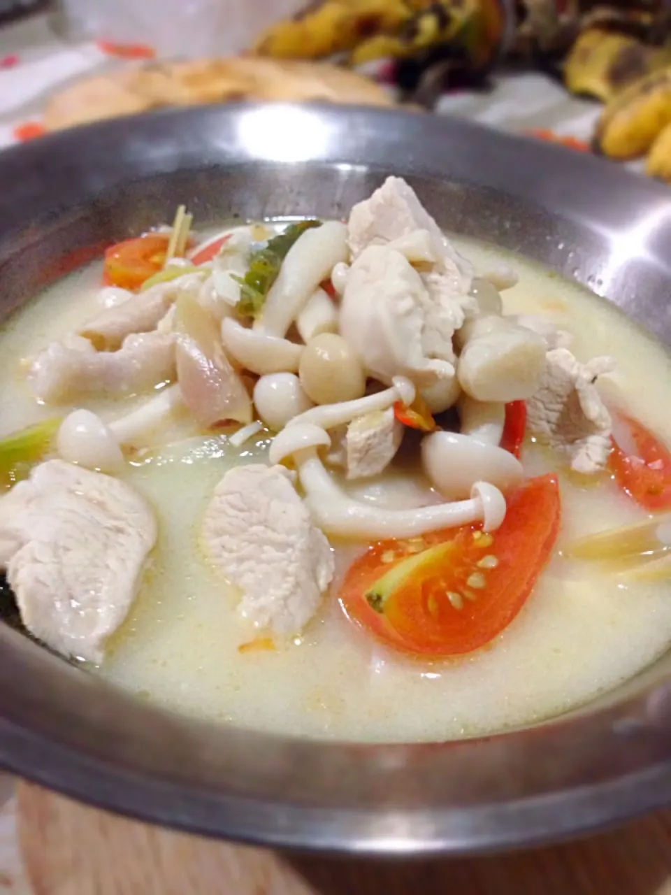 Snapdishの料理写真:ต้มข่าไก่ #tomkhakai #spicywhitesoupwithchicken #thaifood #thailand|rtchphmさん