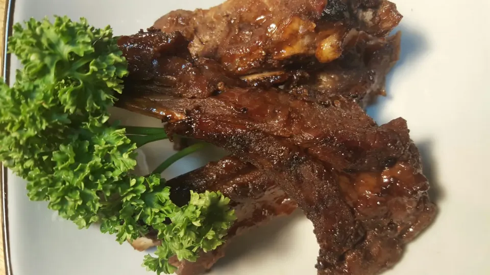 Snapdishの料理写真:Easy Spare Ribs Barbecue|Cookeatsimplyさん