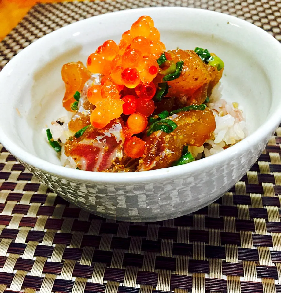 🐟鯛マグロずけ、小盛り丼.主役はイクラさんで〜す|keikoさん