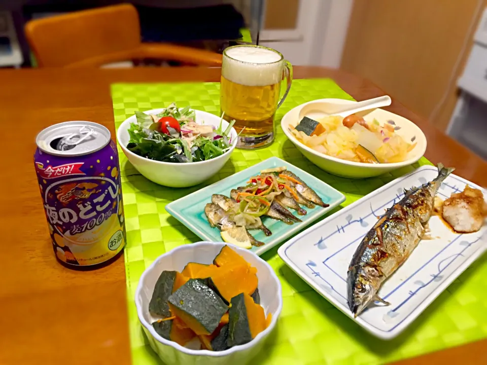 Snapdishの料理写真:秋刀魚の塩焼きで夜ののどごし🍺|マニラ男さん