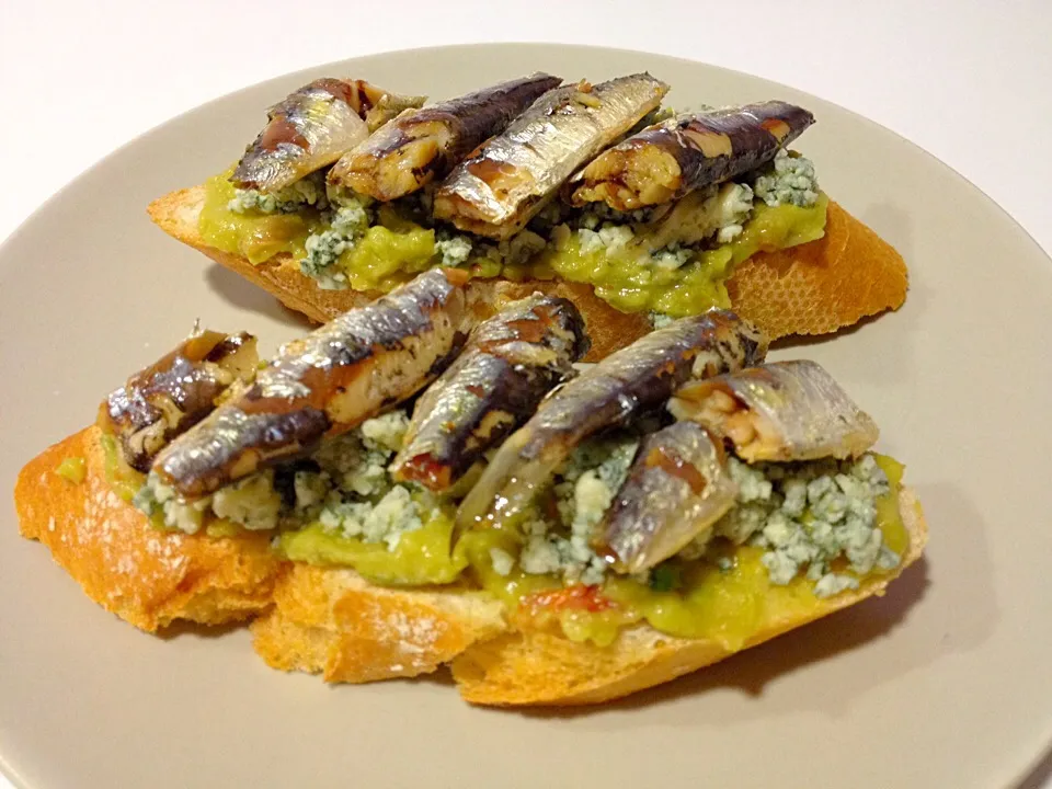 Tapa of sardines, guacamole and blue cheese|Guillermoさん