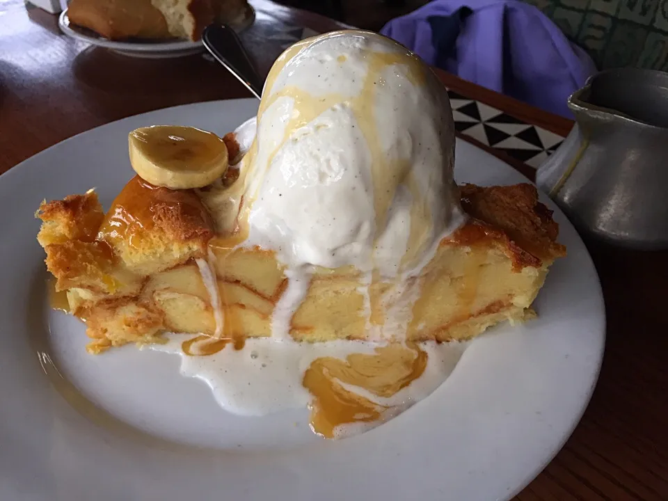 ‘Ohana Bread Pudding à la mode with Bananas-Caramel Sauce|hirotomoさん