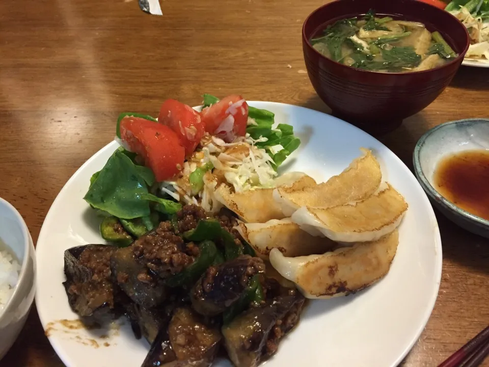 茄子の味噌炒め&餃子プレート|さんだーさん