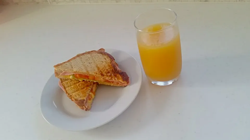 #Quick and easy # breakfast # sandwich with apple juice|Marjorie Estúpinanさん