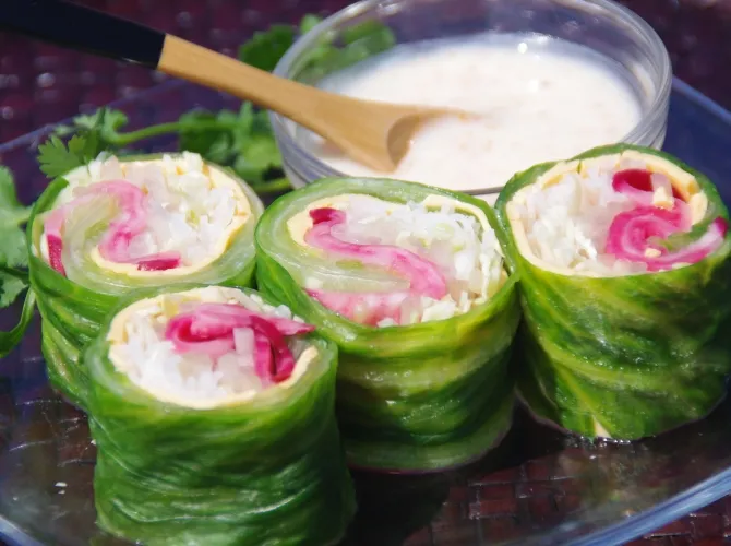 [紅かぶら漬]のレタス巻き　スイートチリヨーグルトソース #シェフごはん|シェフごはんさん